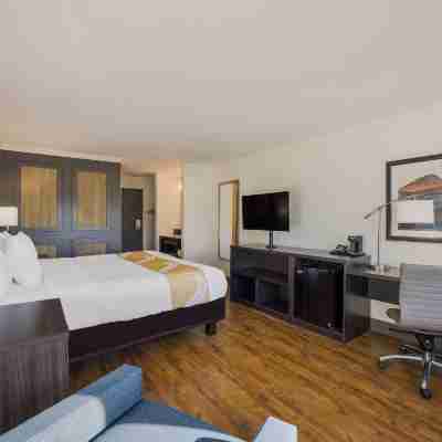 Quality Inn & Suites Castle Rock SW Denver Rooms