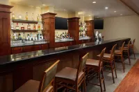 DoubleTree by Hilton Hotel Boston North Shore - bar