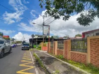 OYO 92041 Hotel Borneo Hotels in South Tondano