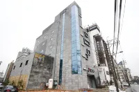 수호텔 장미산 주변 호텔