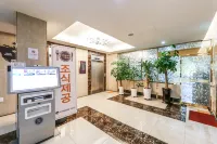 Cygnus Hotel