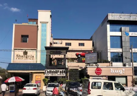 Jalandhar Shangrila Hotel Отели рядом с достопримечательностью «Деви Талэб Мандир»