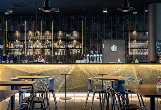 에스포 호텔 객실 전경