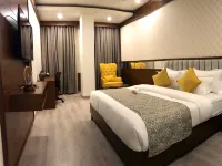 Elm Hotel