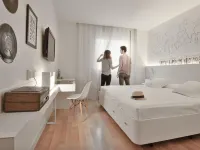 بول آند جرايس هوتل Hotels near إف جي سي - بلاسا مولينا