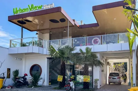 Urbanview Hotel Sakura Kampung Inggris Pare by RedDoorz Отели в г. Pare