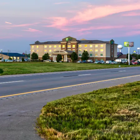 Holiday Inn Express & Suites SALINA by IHG