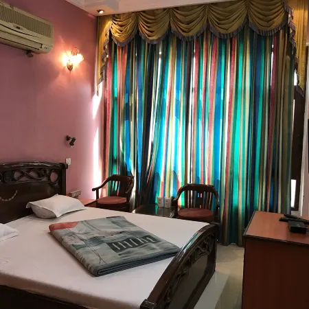 Hotel D R International
