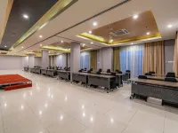 Ascent Hotel & Cafe Malang Hotels in Klojen