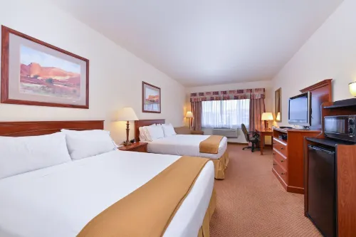 Holiday Inn Express & Suites Farmington (Bloomfield)
