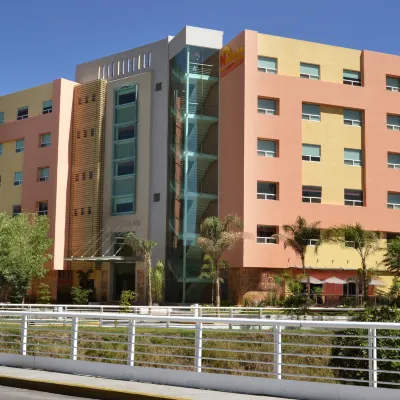 Hostalia Hotel Expo & Business Class โรงแรมใกล้รูปปั้น Glorieta de la Minerva