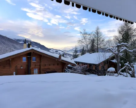 Chalet Papillon Hotels in Raron