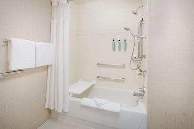 King Mobility/Hearing Accessible Studio W/Tub