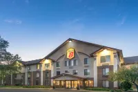 Super 8 by Wyndham Bloomington/Airport