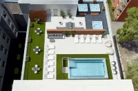 Hampton Inn by Hilton Montreal Downtown - Rooftop Pools