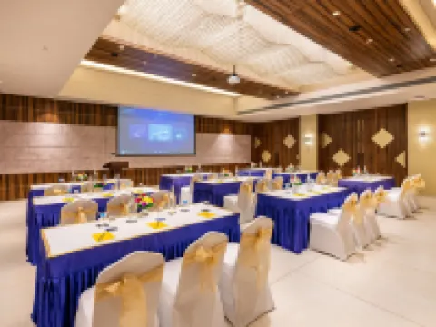 Golden Tulip Goa Candolim Hotels in Candolim