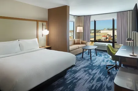 Fairfield Inn & Suites Decatur Отели рядом с достопримечательностью «Шоппинг-центр Гейтуэй»