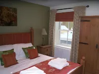 The Barrington Arms Hotel Hotel di Woolstone