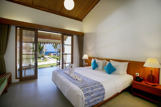 2. Villa So..
