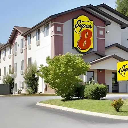 Super 8 by Wyndham Roanoke VA