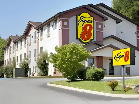Super 8 by Wyndham Roanoke VA