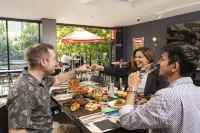 Tryp by Wyndham Pulteney Street Adelaide - breakfast