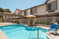 Days Inn by Wyndham Lisbon Hotels in Hanoverton
