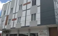 Wise Hotel Tomohon فنادق في Central Tomohon