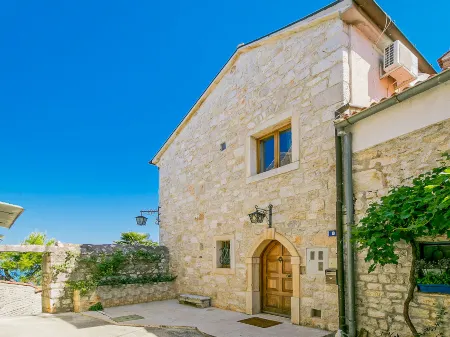 Zollia Отели в г. Врсар