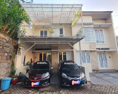 Mahira Villa E12 DCordoba Batu Отели рядом с достопримечательностью «Batu Secret Zoo»