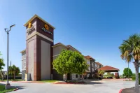 La Quinta Inn & Suites by Wyndham Deer Park Hotels near JDC