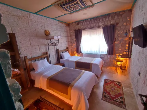 Euphoria Cave House