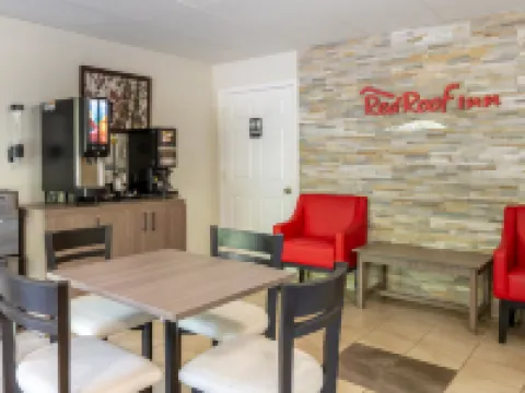 レッドルーフインドッズウェル - キングスドミニオン ドスウェルのホテル