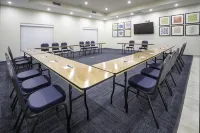 Holiday Inn Express & Suites Fort Myers Airport