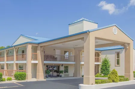 Days Inn & Suites by Wyndham Pine Bluff Отели в г. Пайн Блафф