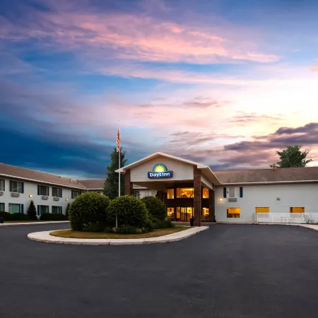 Days Inn by Wyndham Cadillac