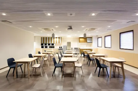 Wild Cherry Blossom-Hostel,Tokyo Koganei- Отели рядом со станцией Shin koganei Railway Station