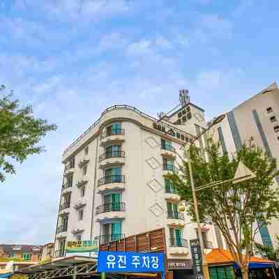 ホワイト ツーリスト ホテル Hotel Exterior