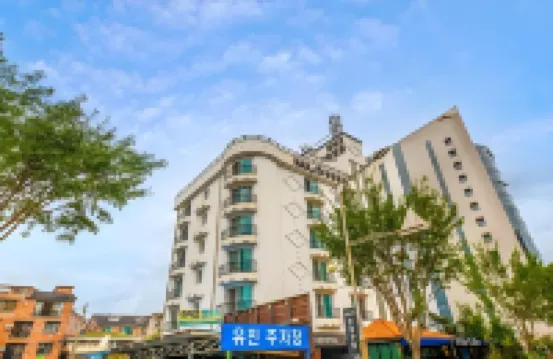 White Tourist Hotel Hotels near Jeonbuk National University, Jeonju
