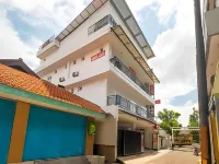 RedDoorz Near Exit Toll Moh. Toha Hotell i Cigereleng