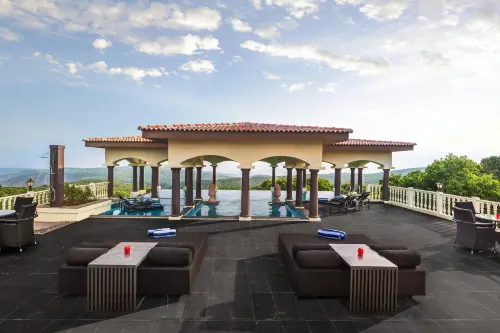 Le Méridien Mahabaleshwar Resort & Spa - bar