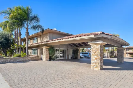 Best Western University Inn Santa Clara Отели рядом с достопримечательностью «Калифорниас Грэйт Америка»