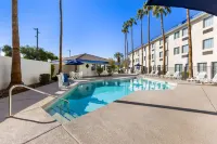 Days Inn & Suites by Wyndham Mesa Near Phoenix - piscine