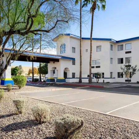 Days Inn & Suites by Wyndham Mesa Near Phoenix
