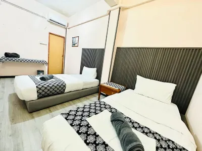 Hotel and Homestay Four Friends Tanah Merah Hotels near Gunung Stong