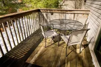Friendly Fawn Sleeps 4, or Rent All 4 for 20. Horseback Riding Across the Rd!