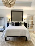 Escape WithInn-Relaxation Centrally Located to Beaches and Walkable Restaurants