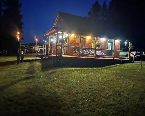 The Hidden Moose Lodge Hotele w: Pend Oreille County