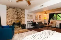 Hidden Gem Studio in Shoreline Hotels in Shoreline