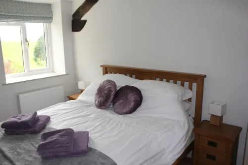 Gorgeous Lakeland cottage with delightful private garden. Free EV charging.